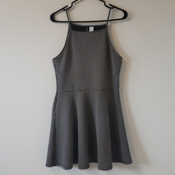 H&M Black and White Dress - Picture 1 of 5